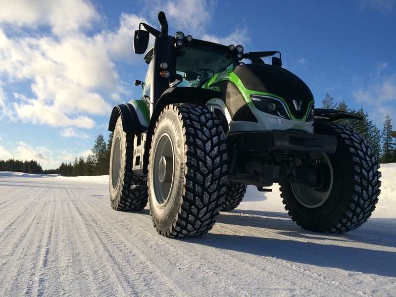 T234 di Valtra, guidato da Juha Kankkunen