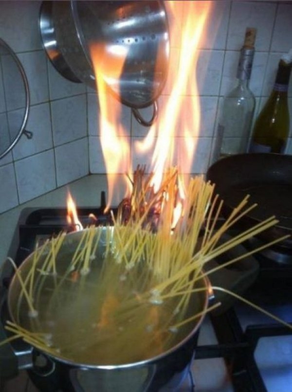 cucinano pasta senza acqua